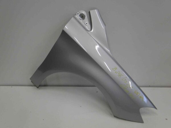 MERCEDES B KLASA W246 246 BŁOTNIK PRZÓD PRAWY 761