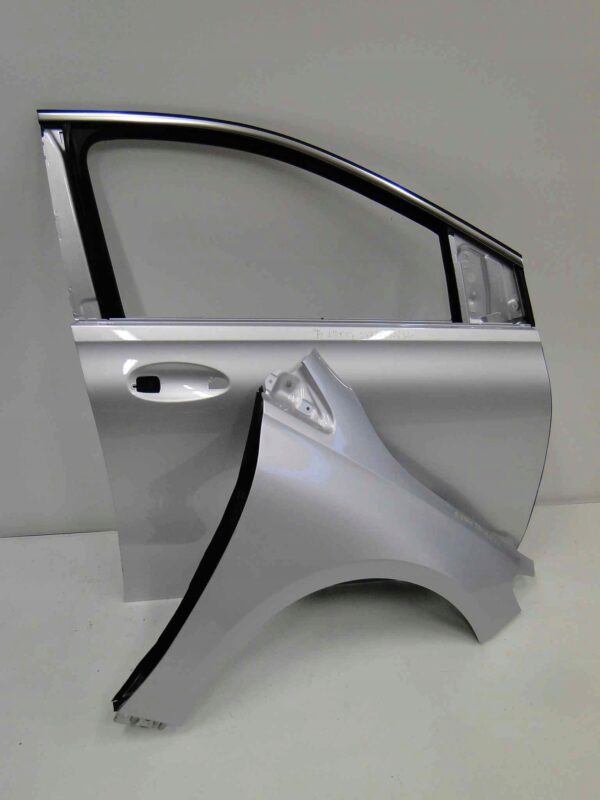 MERCEDES B KLASA W247 247 DRZWI PRAWE PRZEDNIE