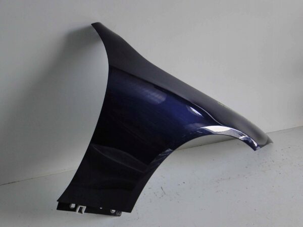 MERCEDES CLS 257 BŁOTNIK PRZEDNI PRAWY 890