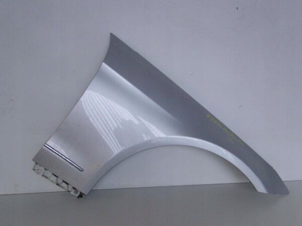 MERCEDES E 207 C/A LIFT BŁOTNIK PRZEDNI PRAWY