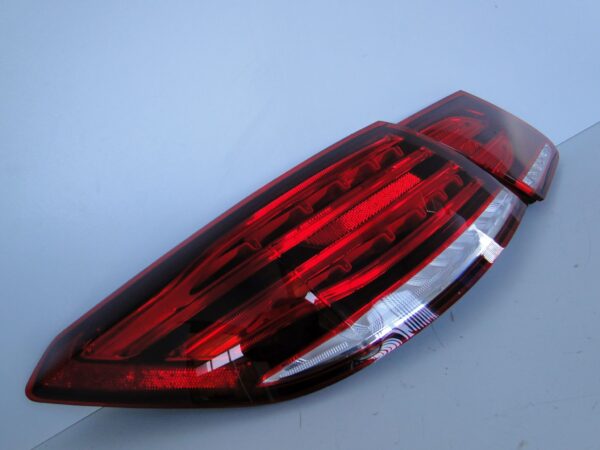 MERCEDES E 207 W207 COUPE CABRIO LAMPA TYLNA LEWA