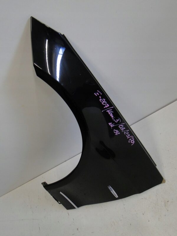 MERCEDES E 207 C/A BŁOTNIK PRZEDNI LEWY W207 197