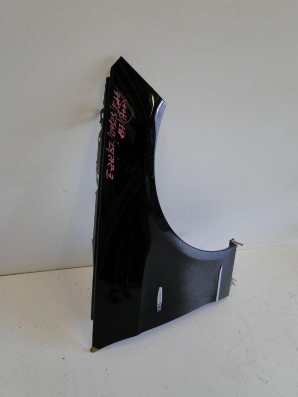 MERCEDES E KLASA W212 LIFT BŁOTNIK PRAWY 197