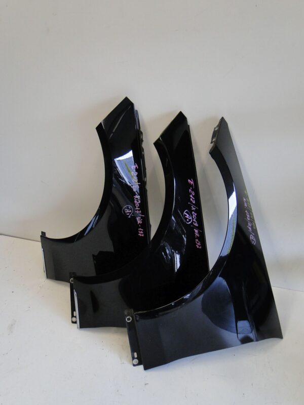 MERCEDES E KLASA W212 LIFT BŁOTNIK PRAWY 197