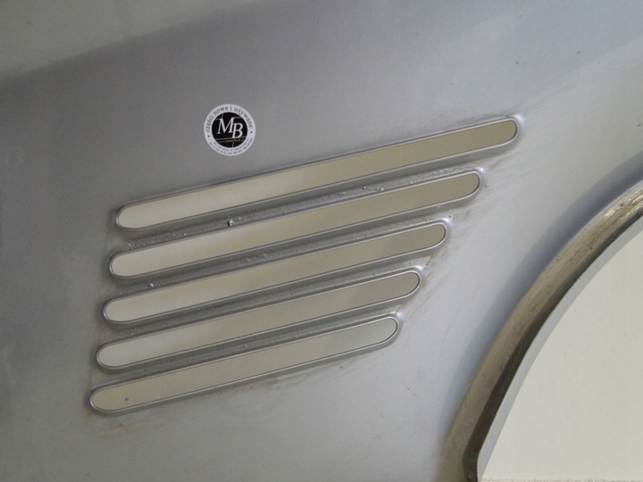 MERCEDES E W124 124 BŁOTNIK PRAWY KOLEKCJONER ORYGINAŁ - obrazek 9