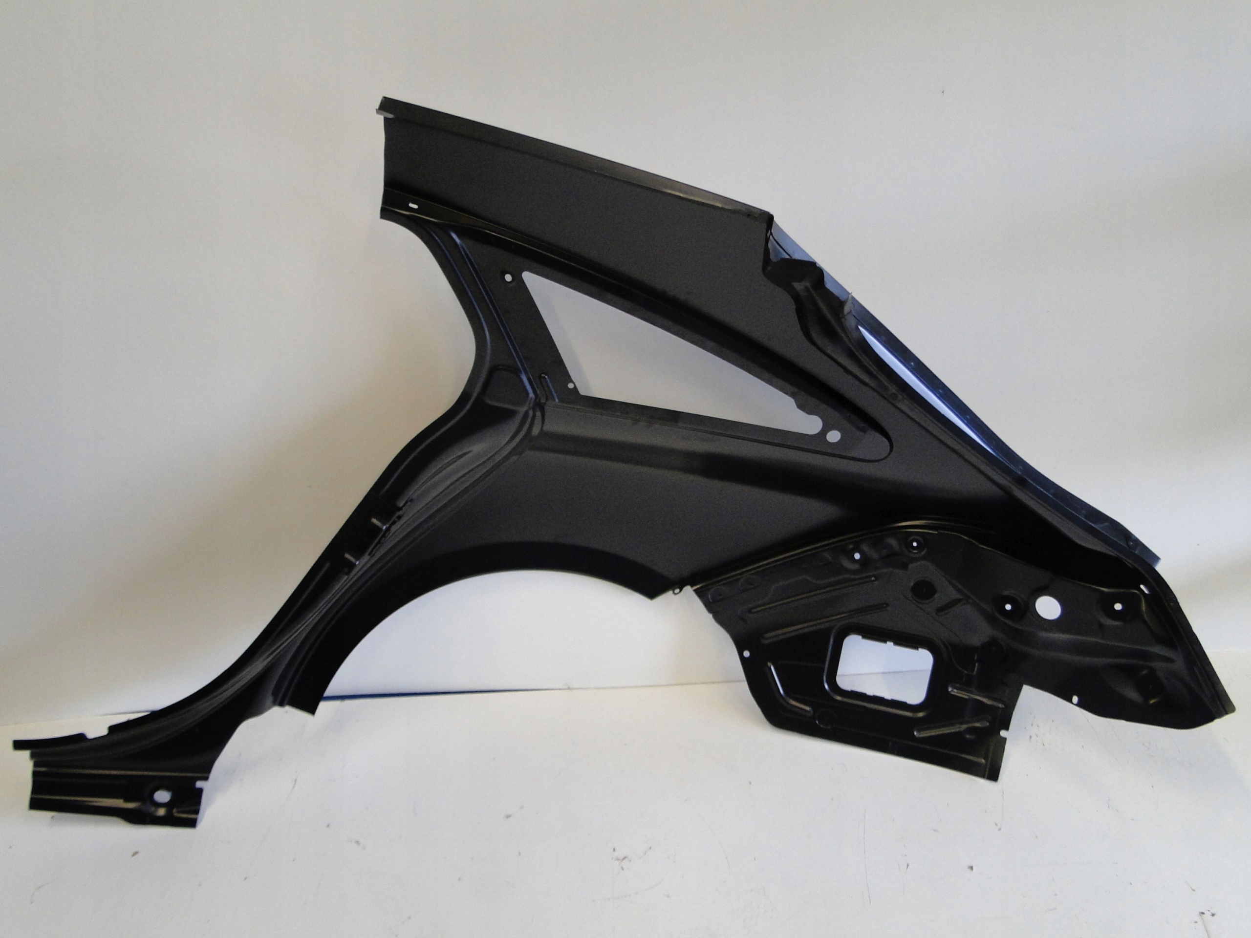 MERCEDES CLA 118 COUPE BŁOTNIK TYLNY PRAWY W118 - obrazek 8