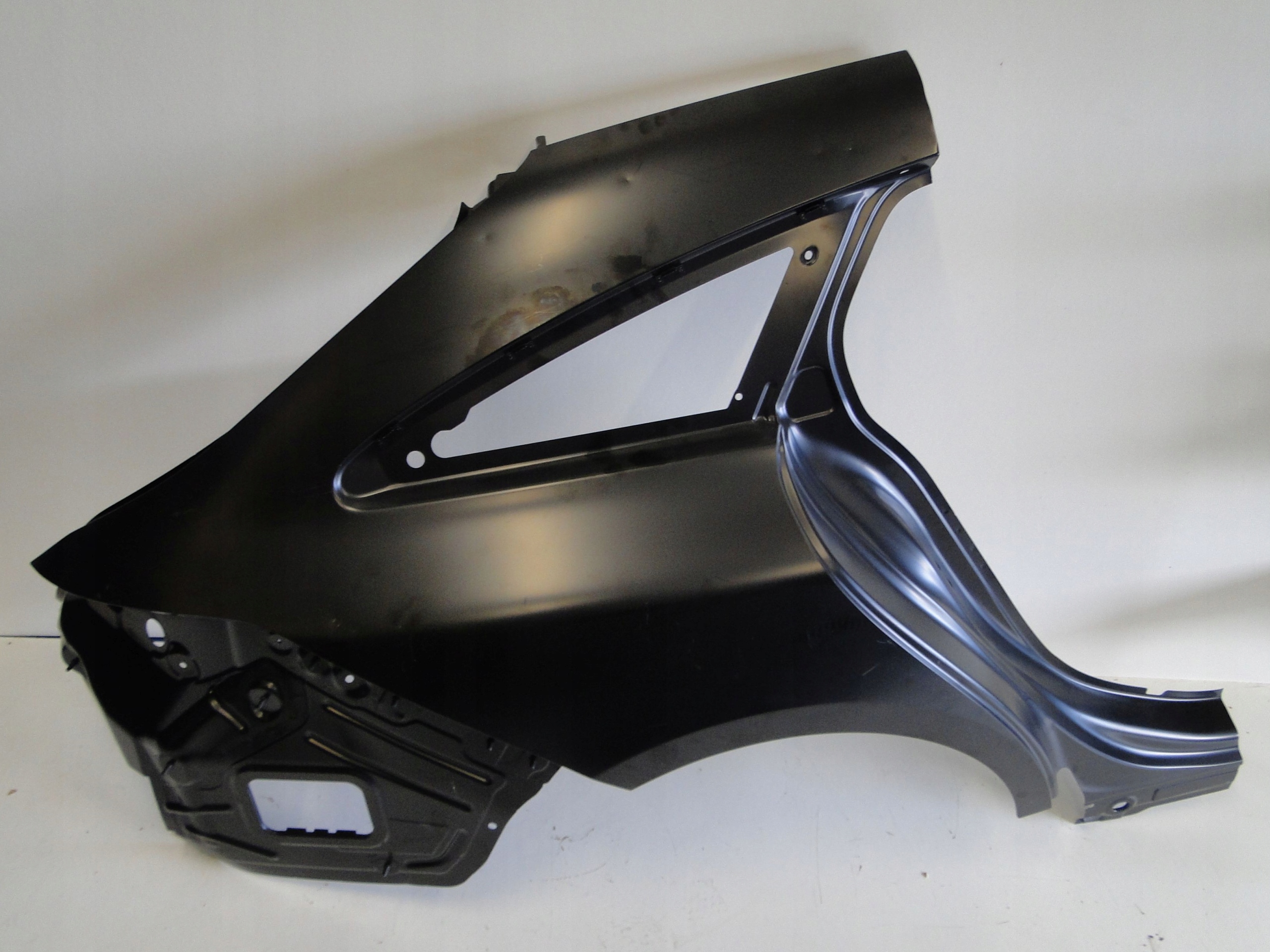 MERCEDES CLA 118 COUPE BŁOTNIK TYLNY PRAWY W118 - obrazek 3