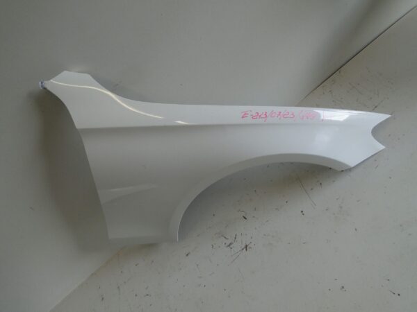 MERCEDES E 213 W213 BŁOTNIK PRZEDNI PRAWY 149