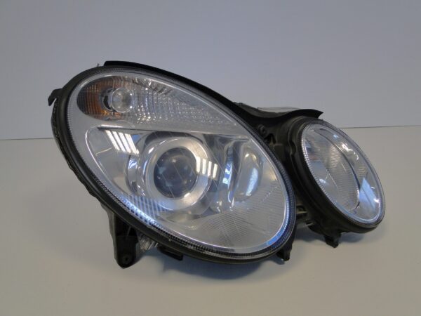 MERCEDES E KLASA 211 W211 LAMPA PRZEDNIA PRAWA BI-XENON KSENON NIESKRĘTNY