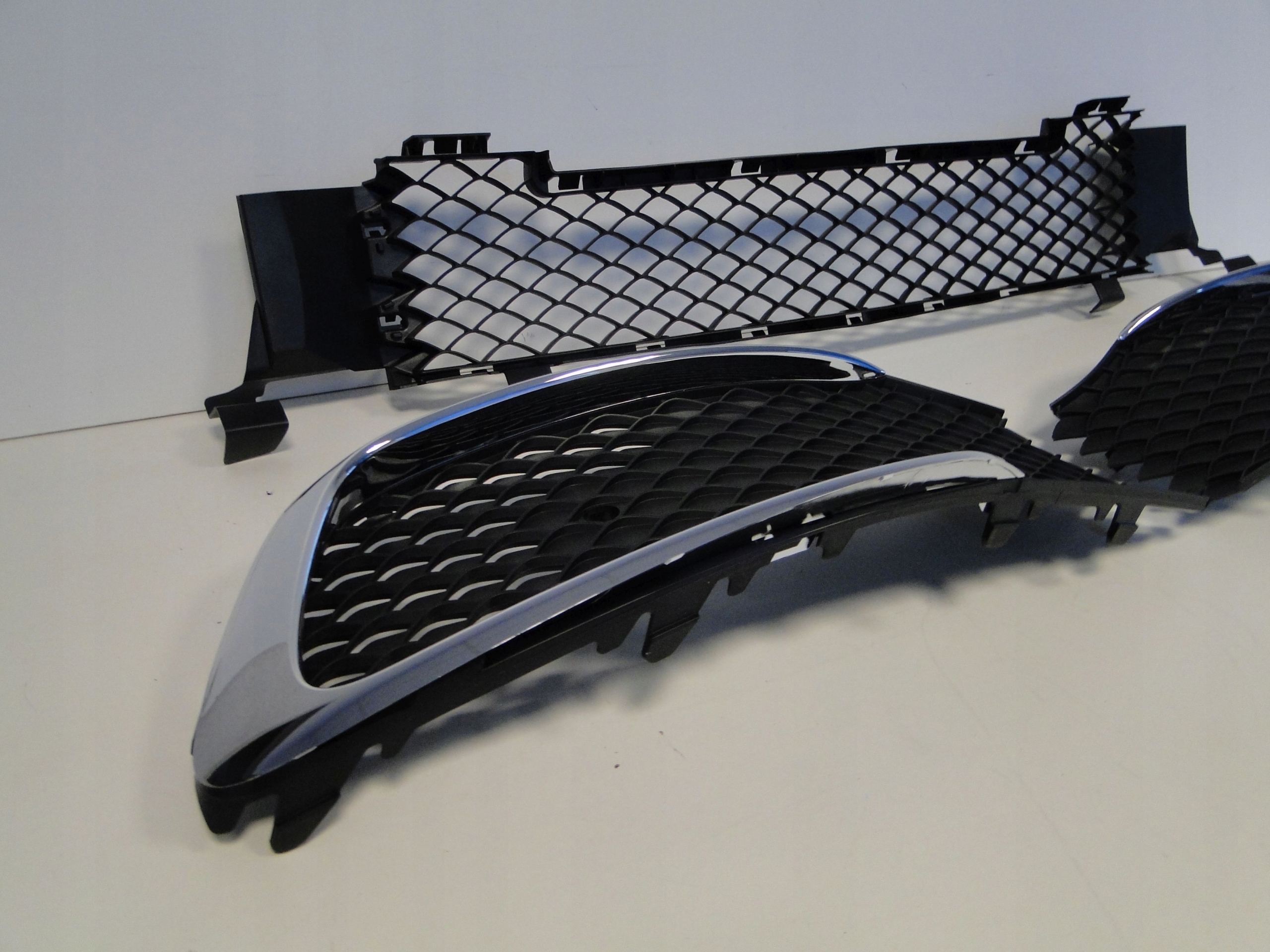 MERCEDES V KLASA 447 LIFT EQV W447 KRATKA ZDERZAKA PRAWA LEWA BEZ PTS CHROM - obrazek 3