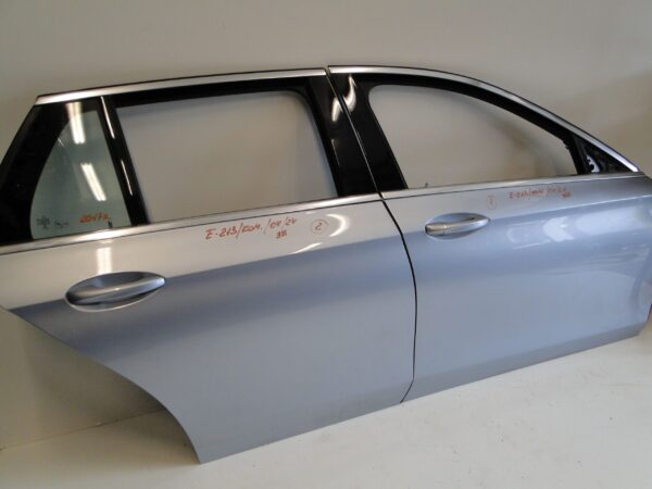 MERCEDES E KLASA 213 W213 DRZWI TYLNE PRAWE KOMBI 988 IGŁA