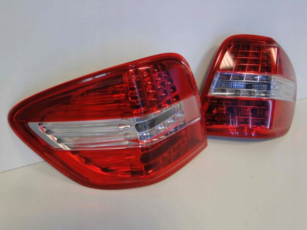 MERCEDES ML W164 164 LIFT LAMPA TYLNA PRAWA LED