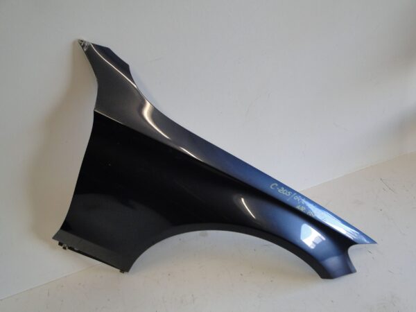 MERCEDES C KLASA 205 W205 BŁOTNIK PRZEDNI PRAWY 755