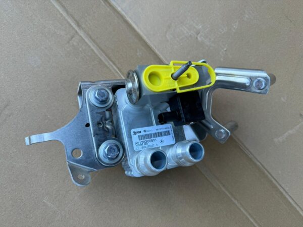 MERCEDES E KLASA 213 W213 WYMIENNIK PAROWNIK CHŁODNICA CIEPŁA A2138306801