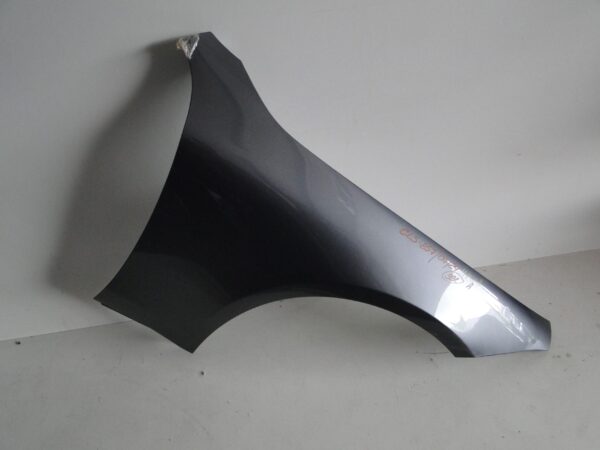 MERCEDES CLS 257 W257 BŁOTNIK PRZEDNI PRAWY 992 A2578803800 A2578810600