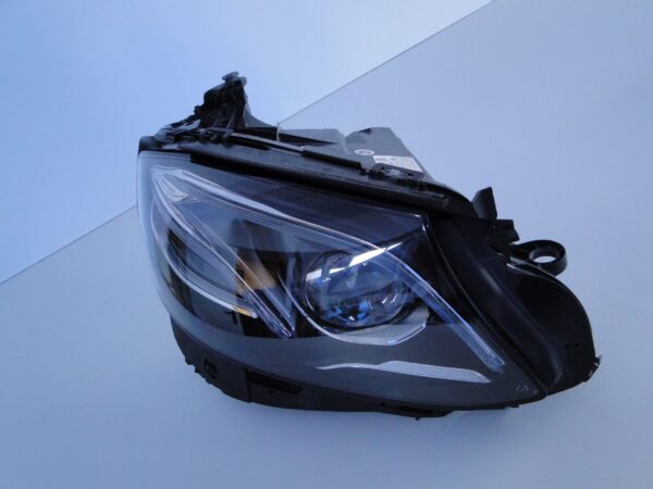 MERCEDES E KLASA 213 W213 LAMPA PRZEDNIA PRAWA MULTIBEAM NIEBIESKA