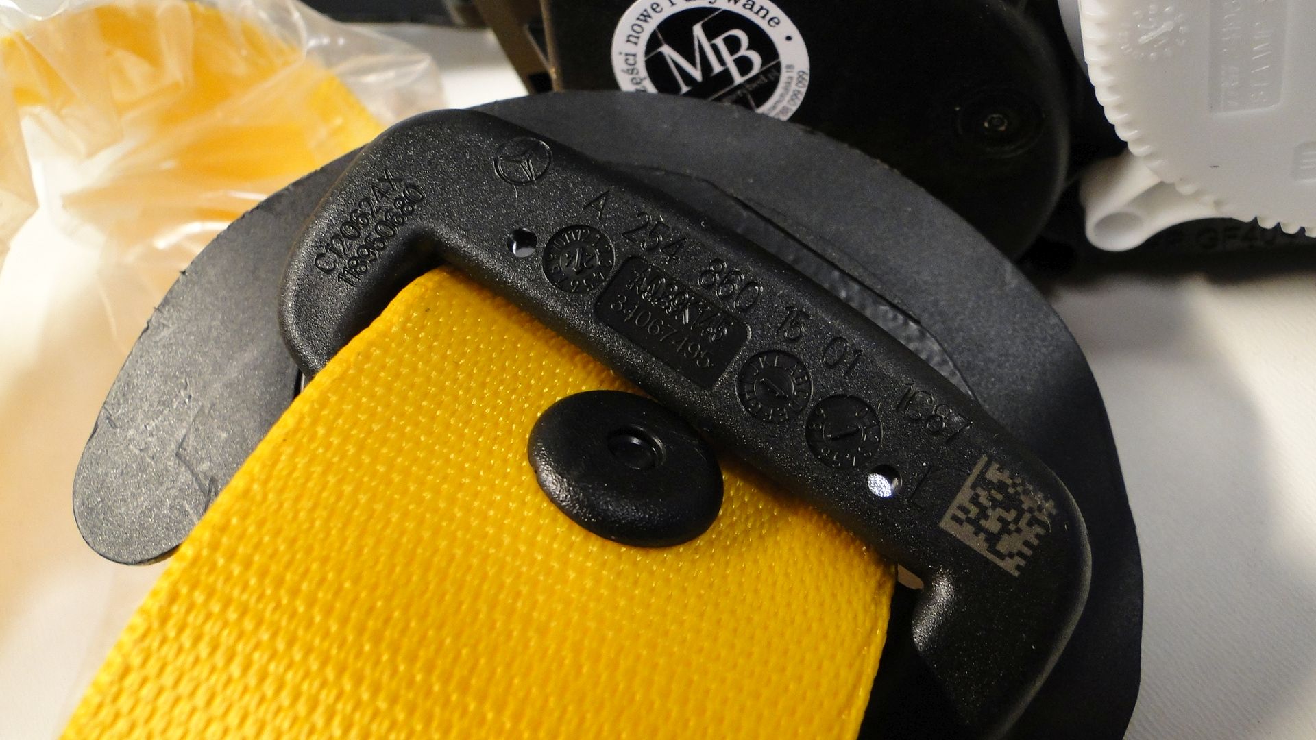 MERCEDES E 214 GLC 254 PAS BEZPIECZEŃSTWA PRZEDNI LEWY A2548601501 1C87 - obrazek 9