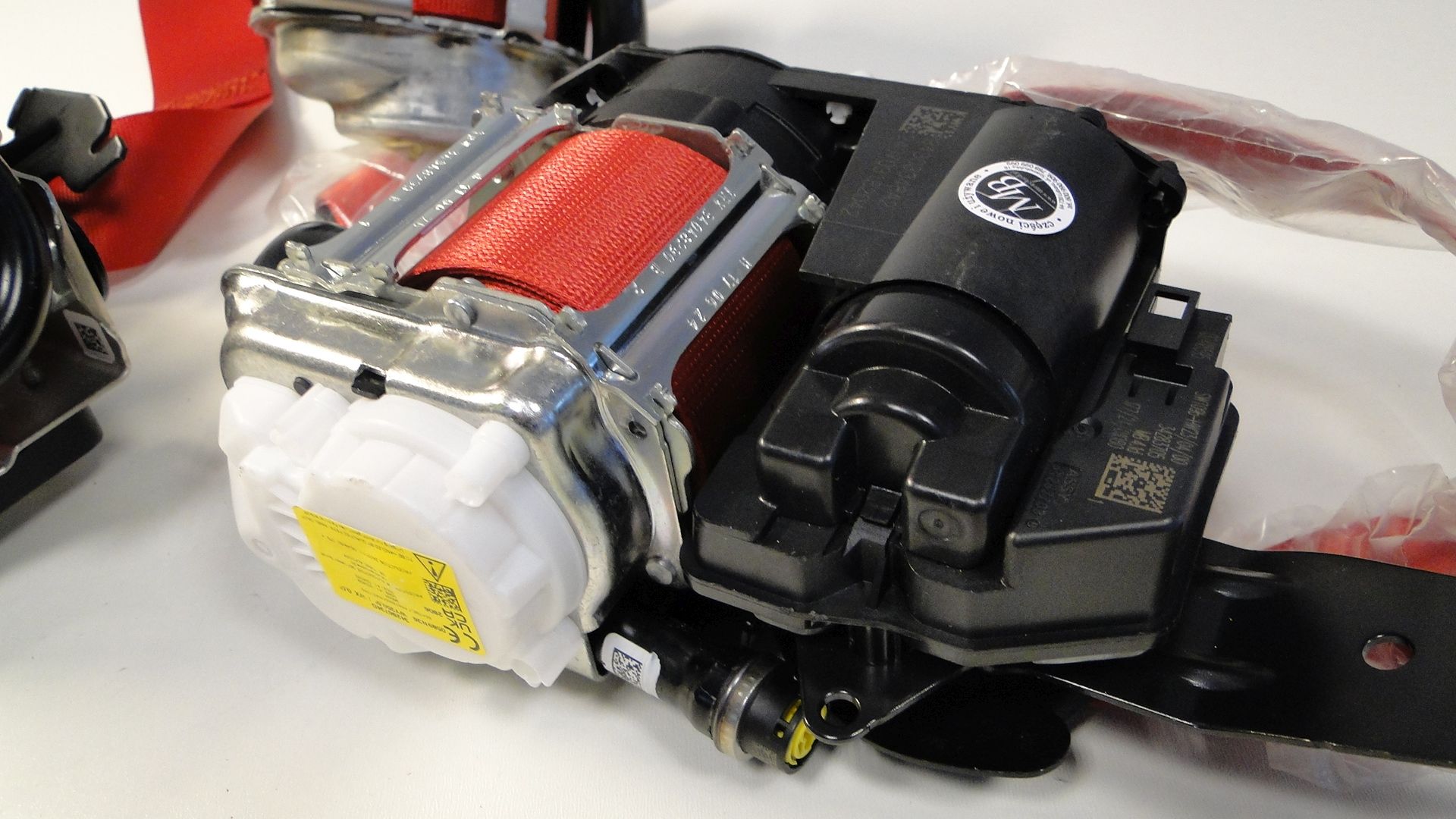 MERCEDES CLE 236 C236 PAS BEZPIECZEŃSTWA PRZEDNI PRAWY A2068607600 3D53 - obrazek 4