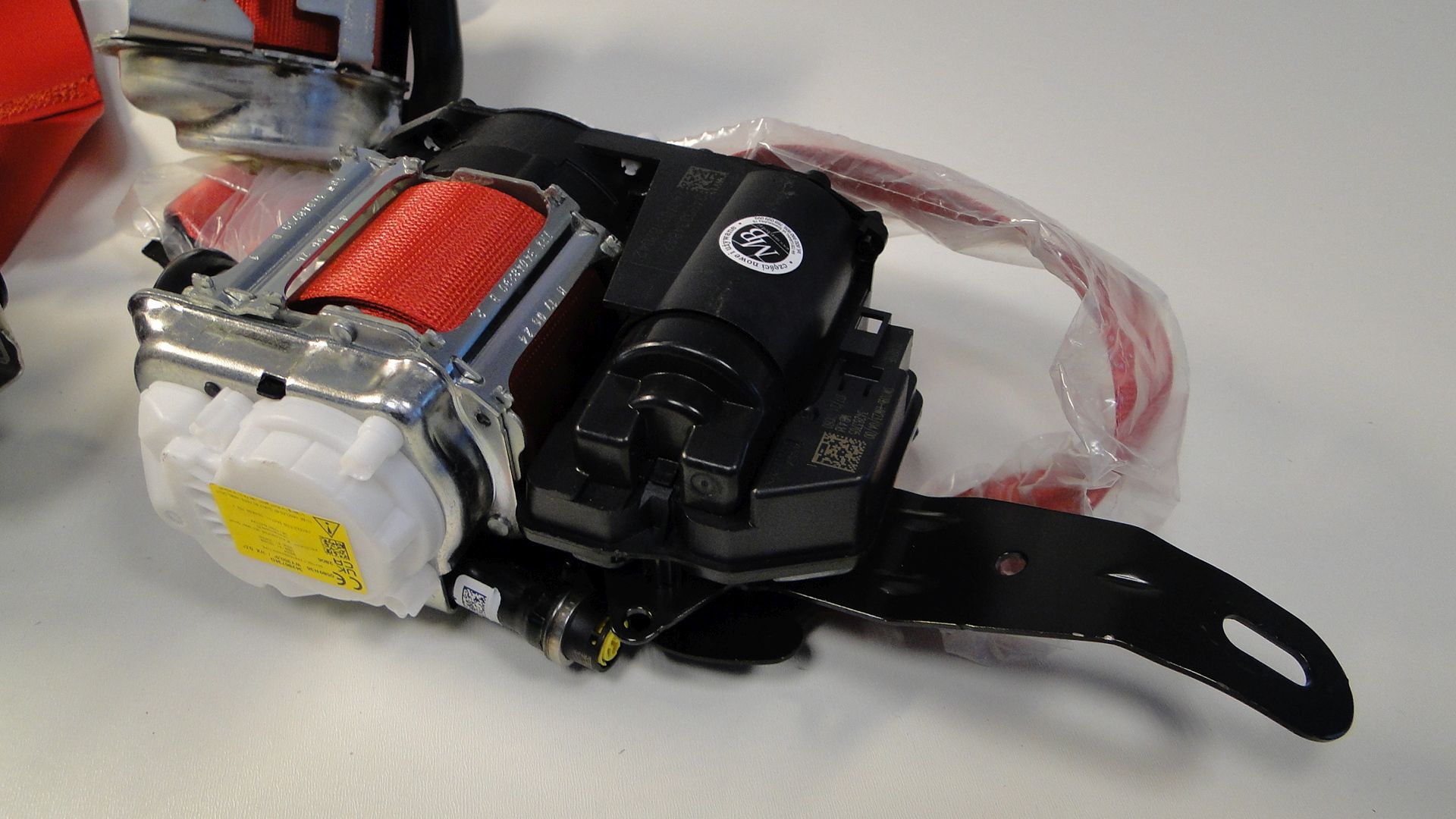 MERCEDES CLE 236 C236 PAS BEZPIECZEŃSTWA PRZEDNI PRAWY A2068607600 3D53 - obrazek 5