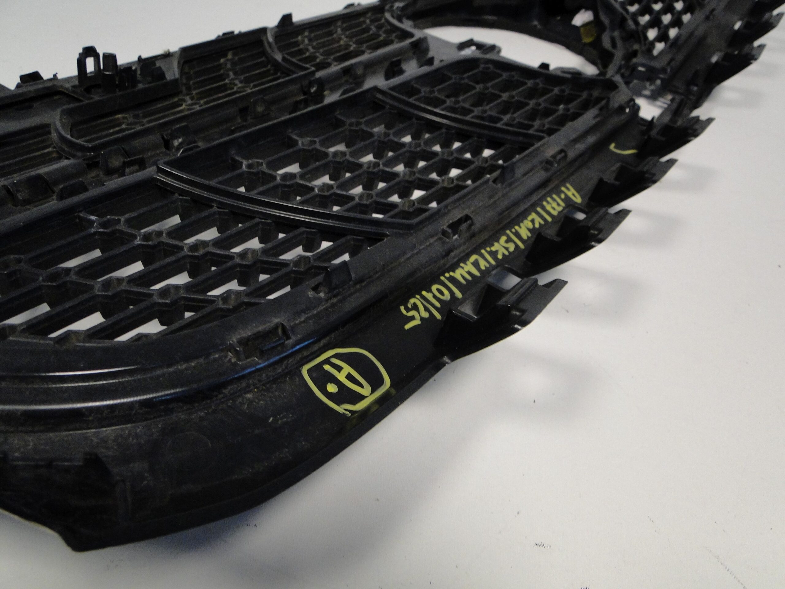 MERCEDES GRILL ATRAPA AMG DIAMENT NA KAMERĘ A KLASA W177 177 PRZED LIFTEM - obrazek 13