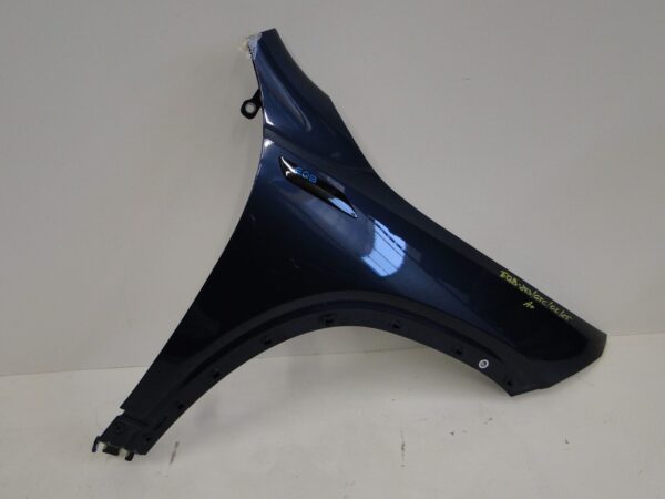 MERCEDES BŁOTNIK PRZÓD PRZEDNI PRAWY EQB X243 243 NIEBIESKI