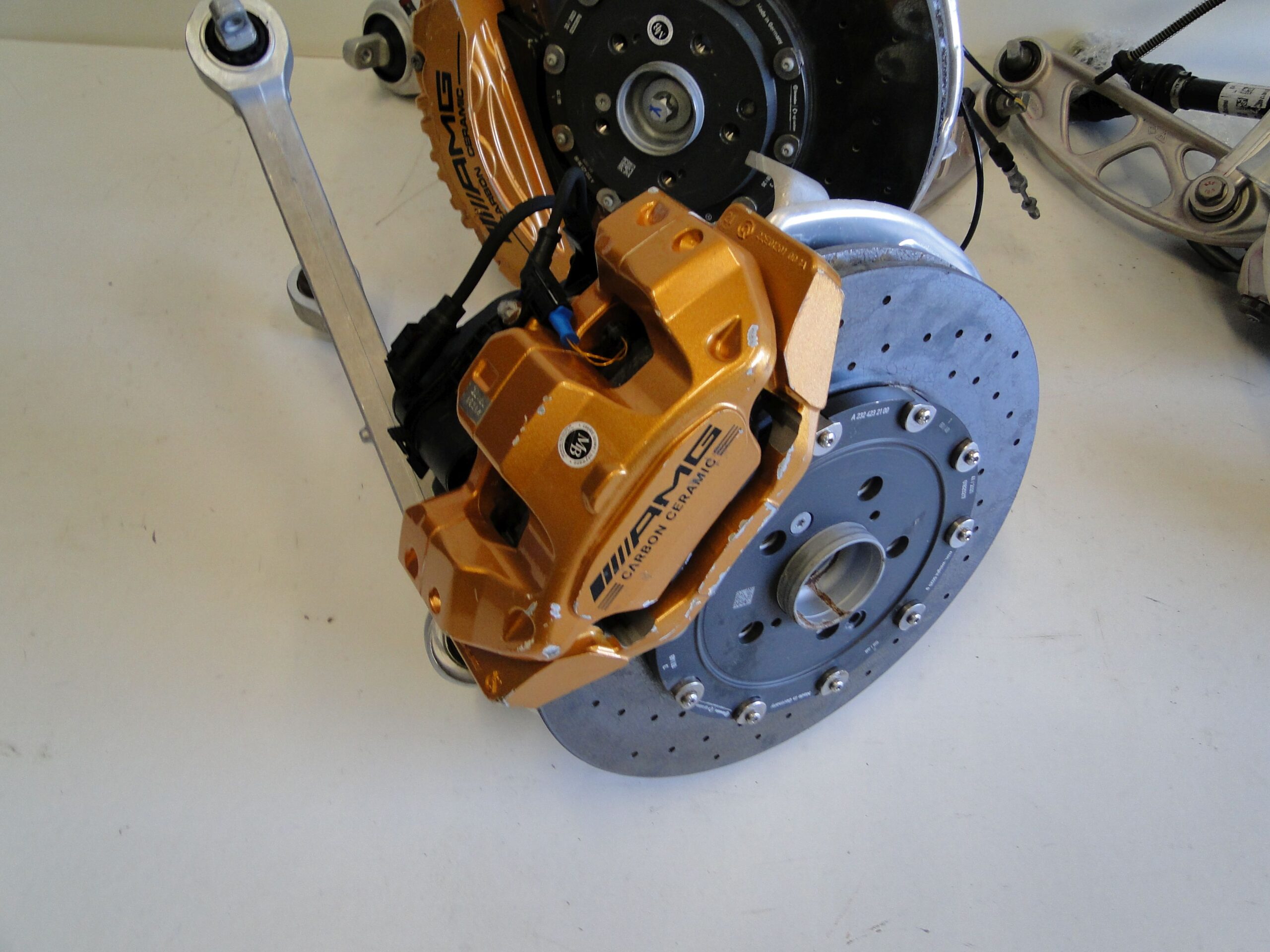 MERCEDES ZWROTNICA ZAWIESZENIE TYLNA LEWA CARBON CERAMIC SL 232 R232 63 AMG - obrazek 3