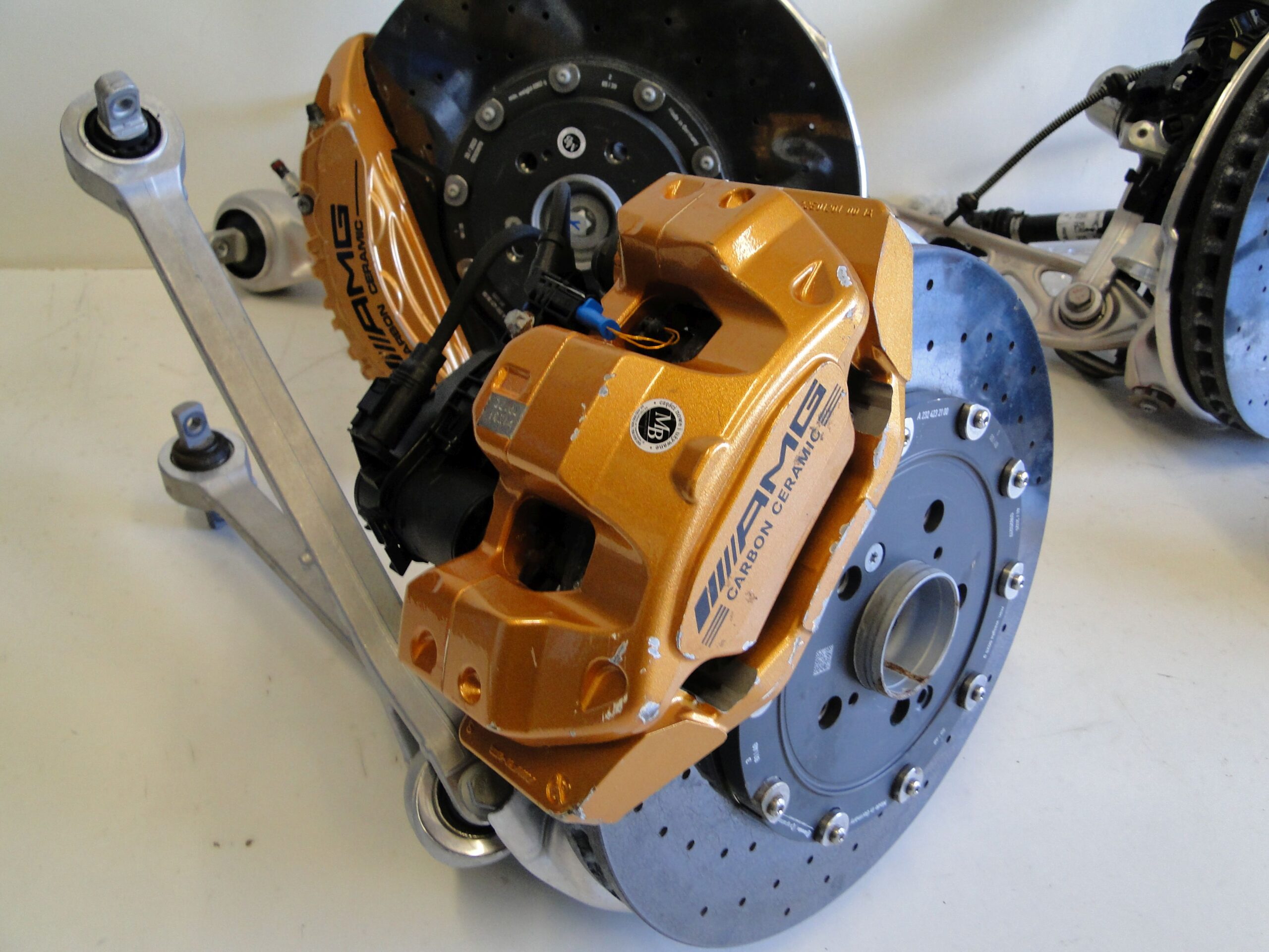 MERCEDES ZWROTNICA ZAWIESZENIE TYLNA LEWA CARBON CERAMIC SL 232 R232 63 AMG - obrazek 4