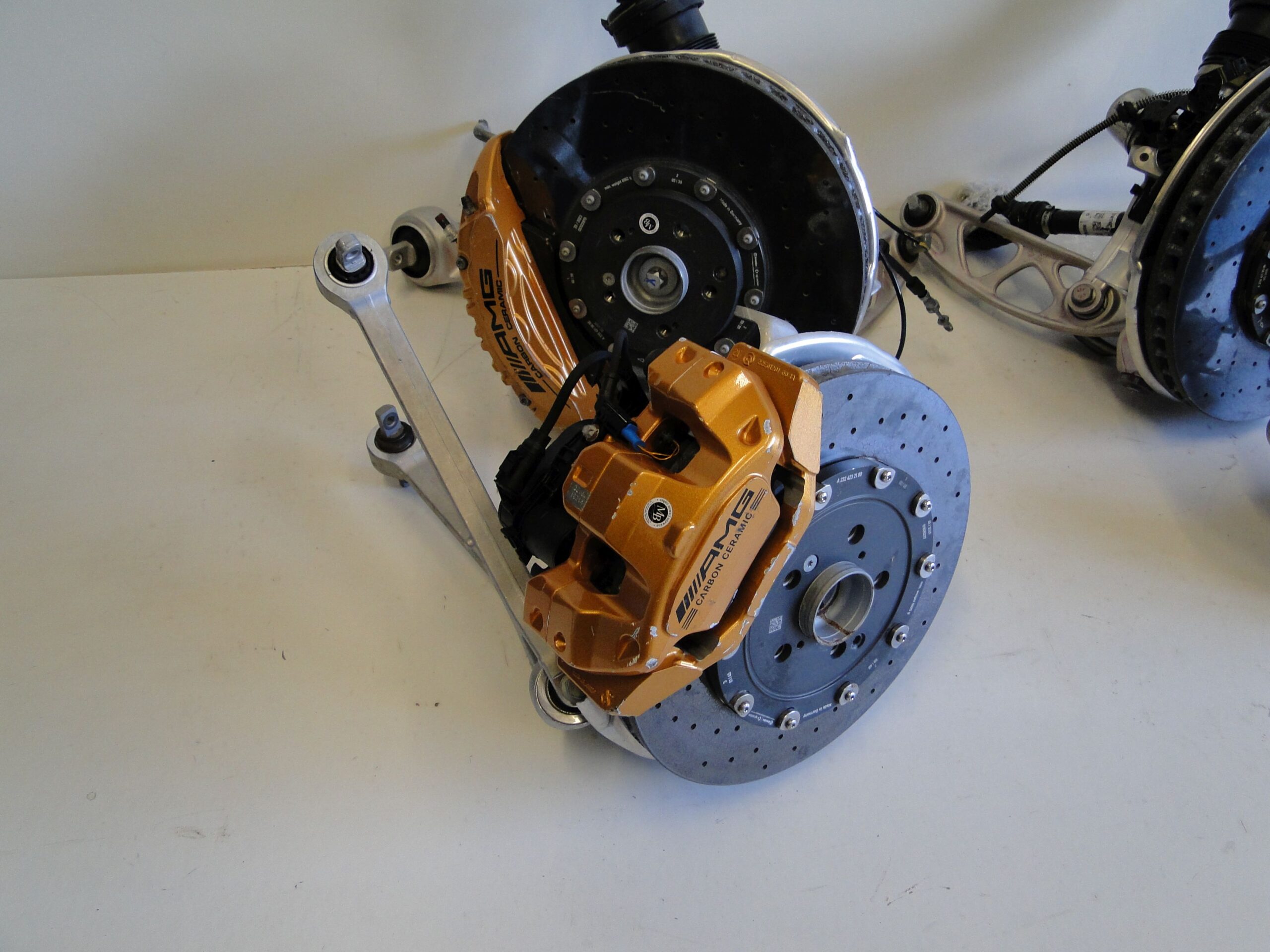 MERCEDES ZWROTNICA ZAWIESZENIE TYLNA LEWA CARBON CERAMIC SL 232 R232 63 AMG - obrazek 6