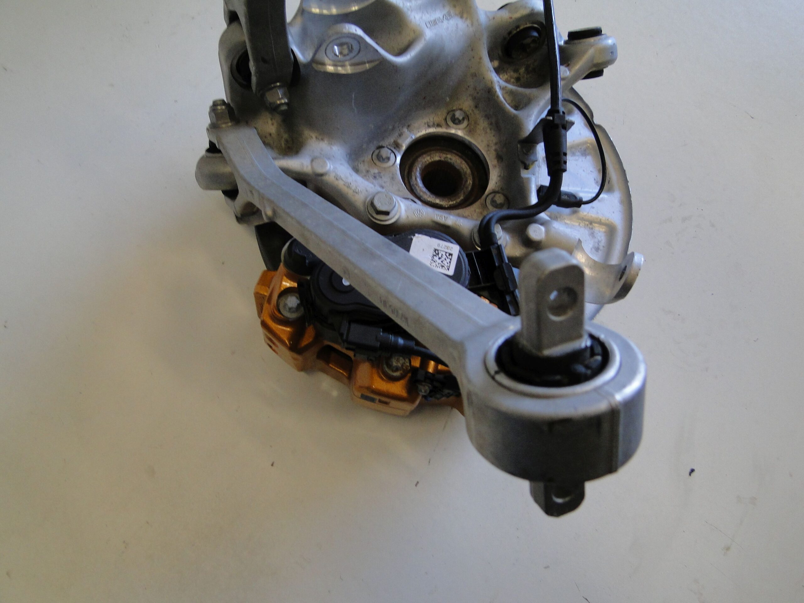 MERCEDES ZWROTNICA ZAWIESZENIE TYLNA LEWA CARBON CERAMIC SL 232 R232 63 AMG - obrazek 12