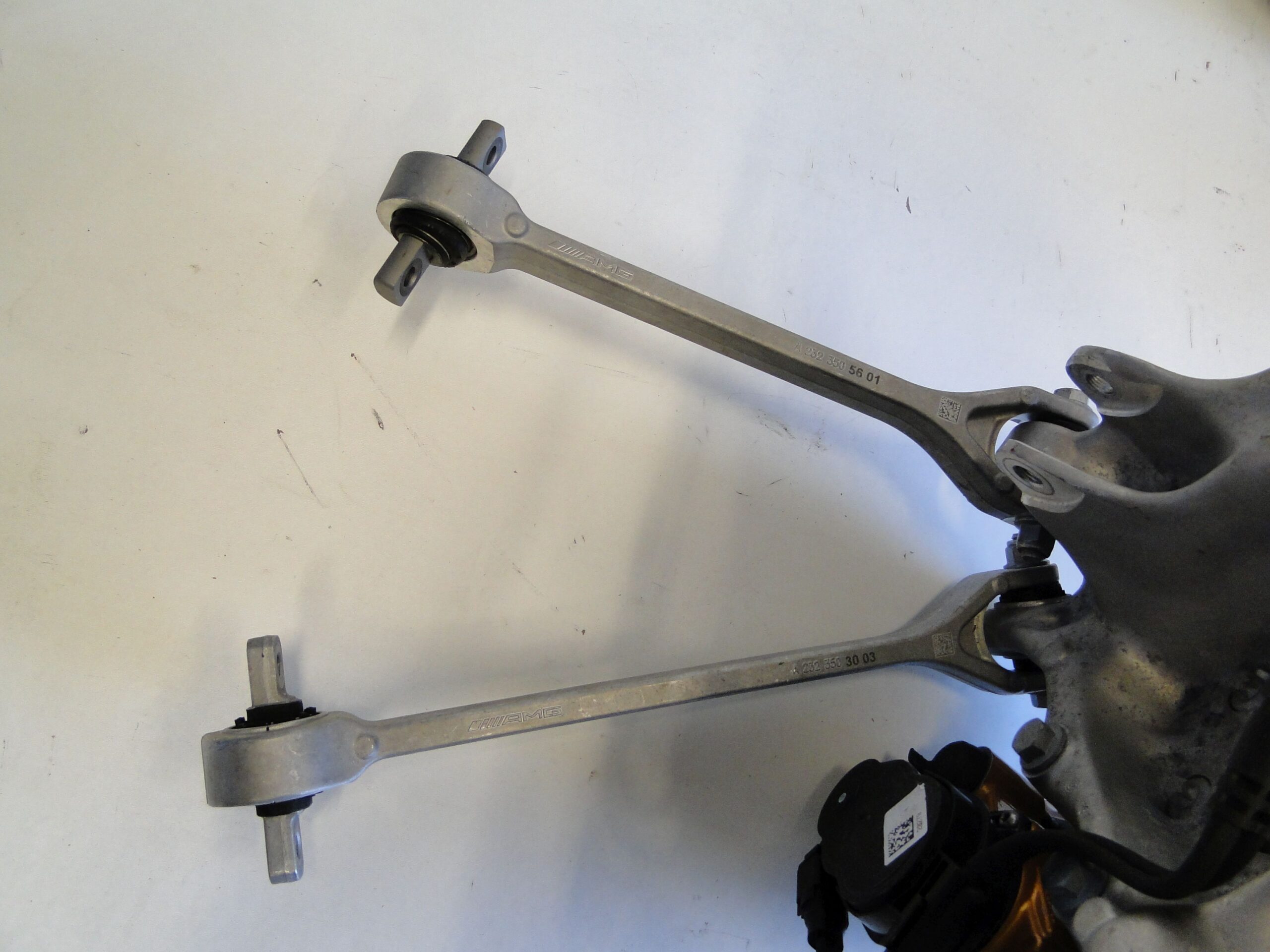 MERCEDES ZWROTNICA ZAWIESZENIE TYLNA LEWA CARBON CERAMIC SL 232 R232 63 AMG - obrazek 13