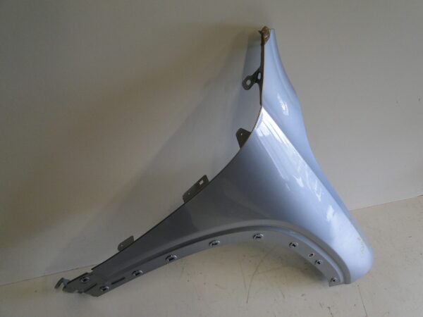 MERCEDES BŁOTNIK PRZEDNI PRAWY PRZÓD A2438810200 EQB X243 243 922