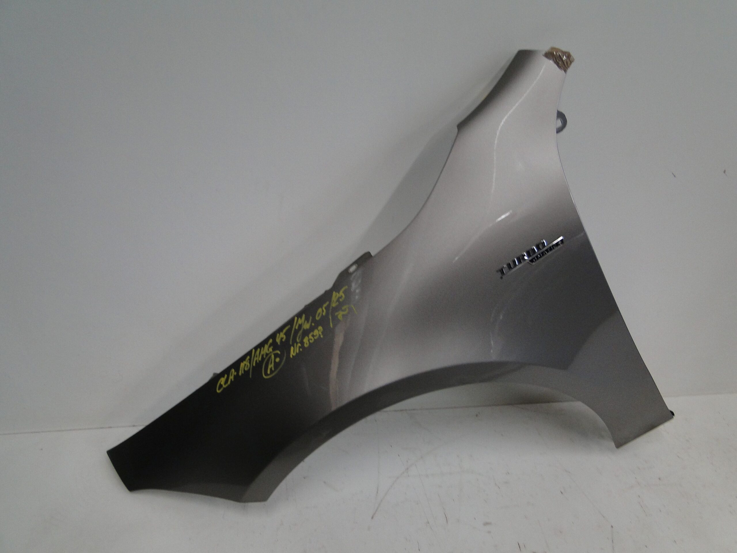 MERCEDES BŁOTNIK PRZEDNI LEWY A1188810500 CLA 118 W118 45 AMG - obrazek 3