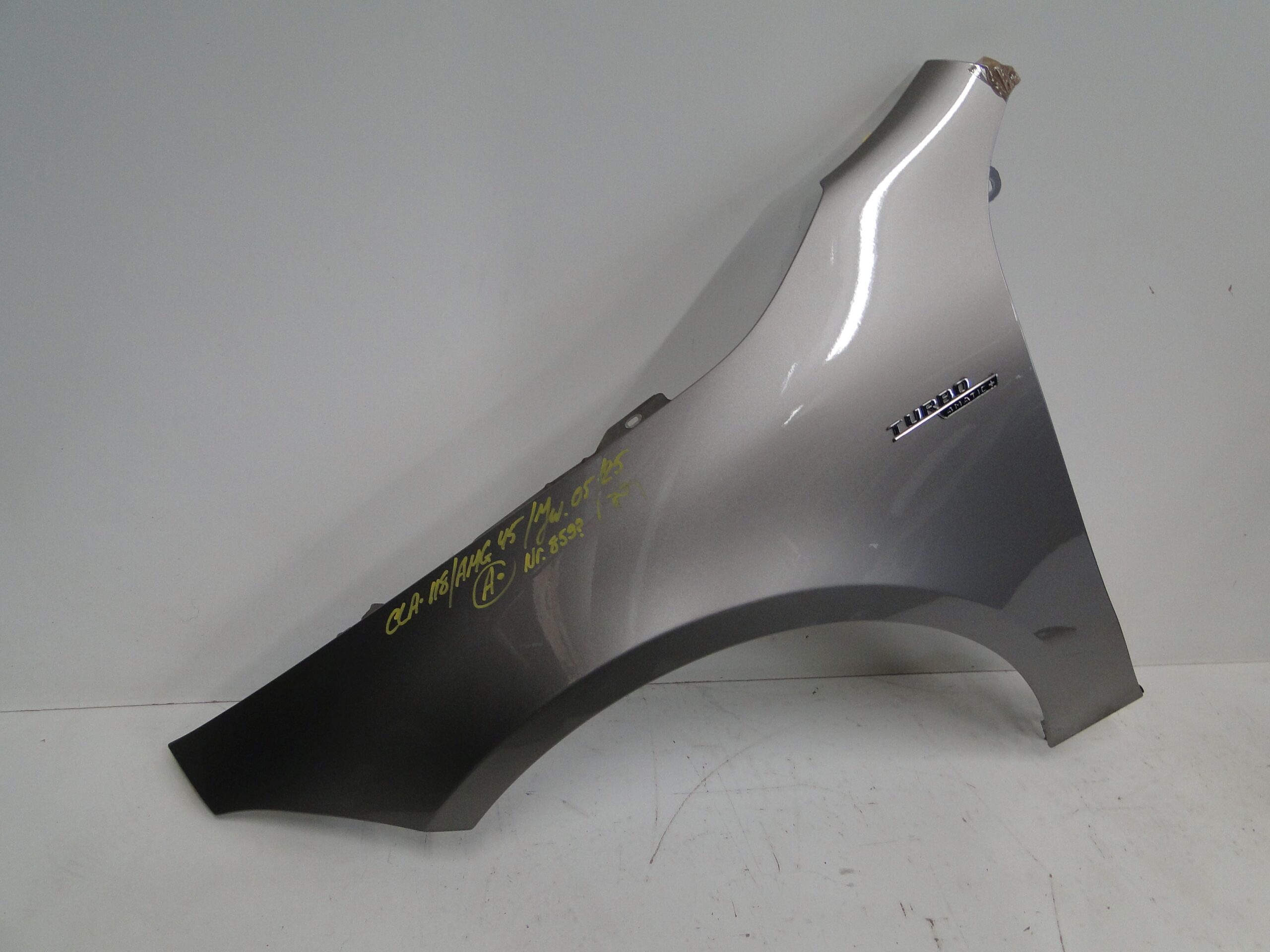 MERCEDES BŁOTNIK PRZEDNI LEWY A1188810500 CLA 118 W118 45 AMG - obrazek 5