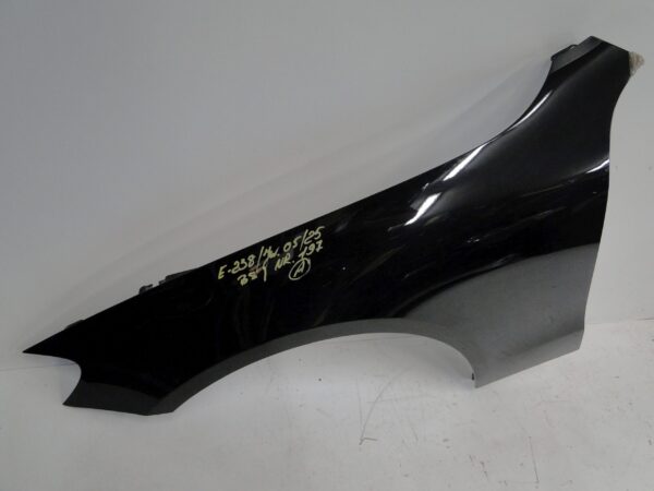 MERCEDES BŁOTNIK PRZEDNI LEWY E KLASA 238 C238 A2388800106 197