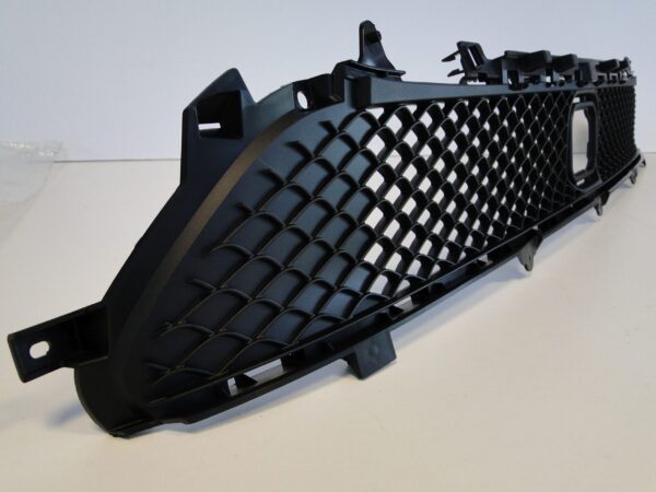 MERCEDES KRATKA ŚRODKOWA W ZDERZAK PRZEDNI CITAN W420 420