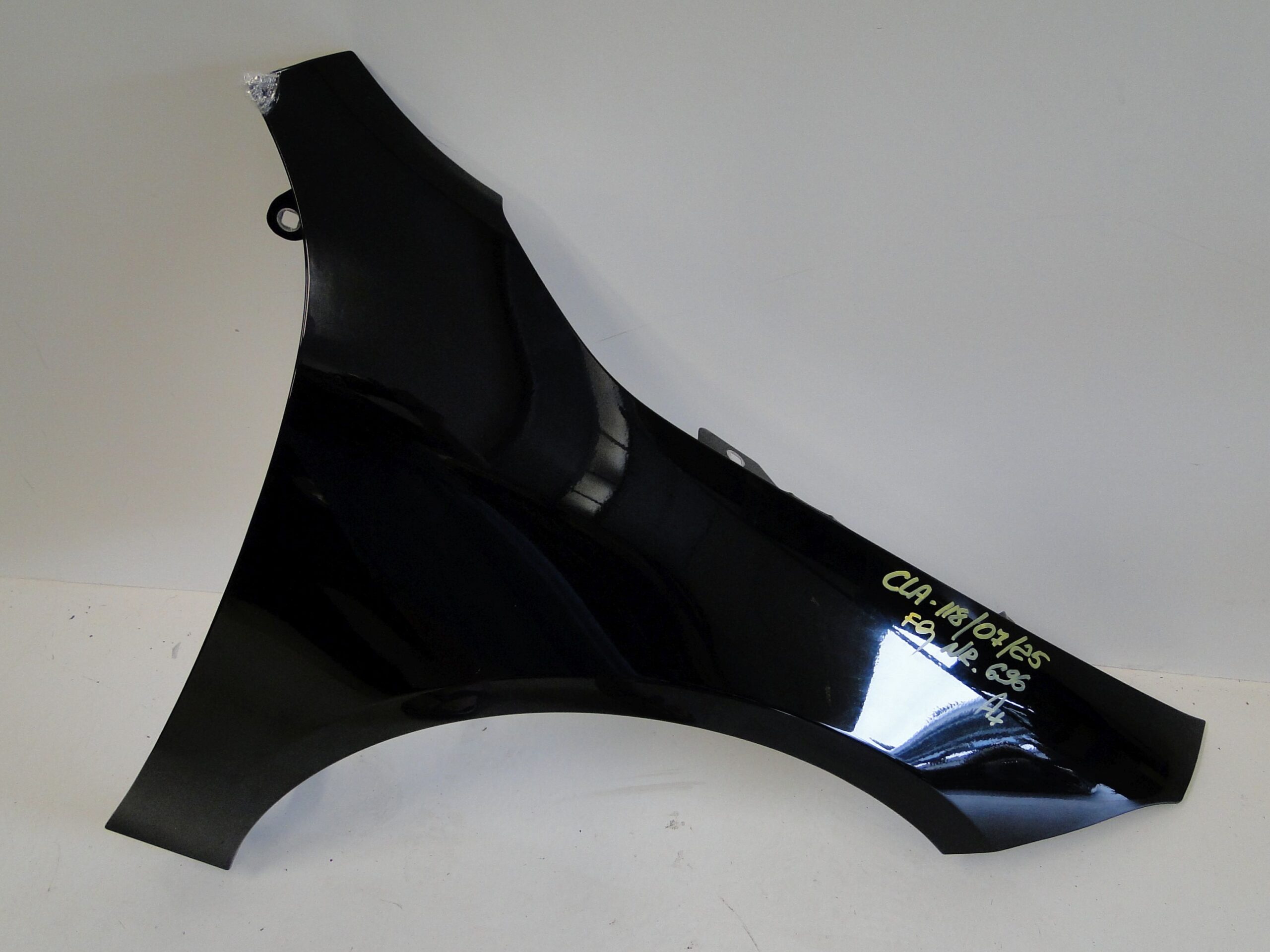 MERCEDES BŁOTNIK PRZEDNI PRAWY PRZÓD CZARNY 696 CLA 118 C118 X118 W118 - obrazek 3