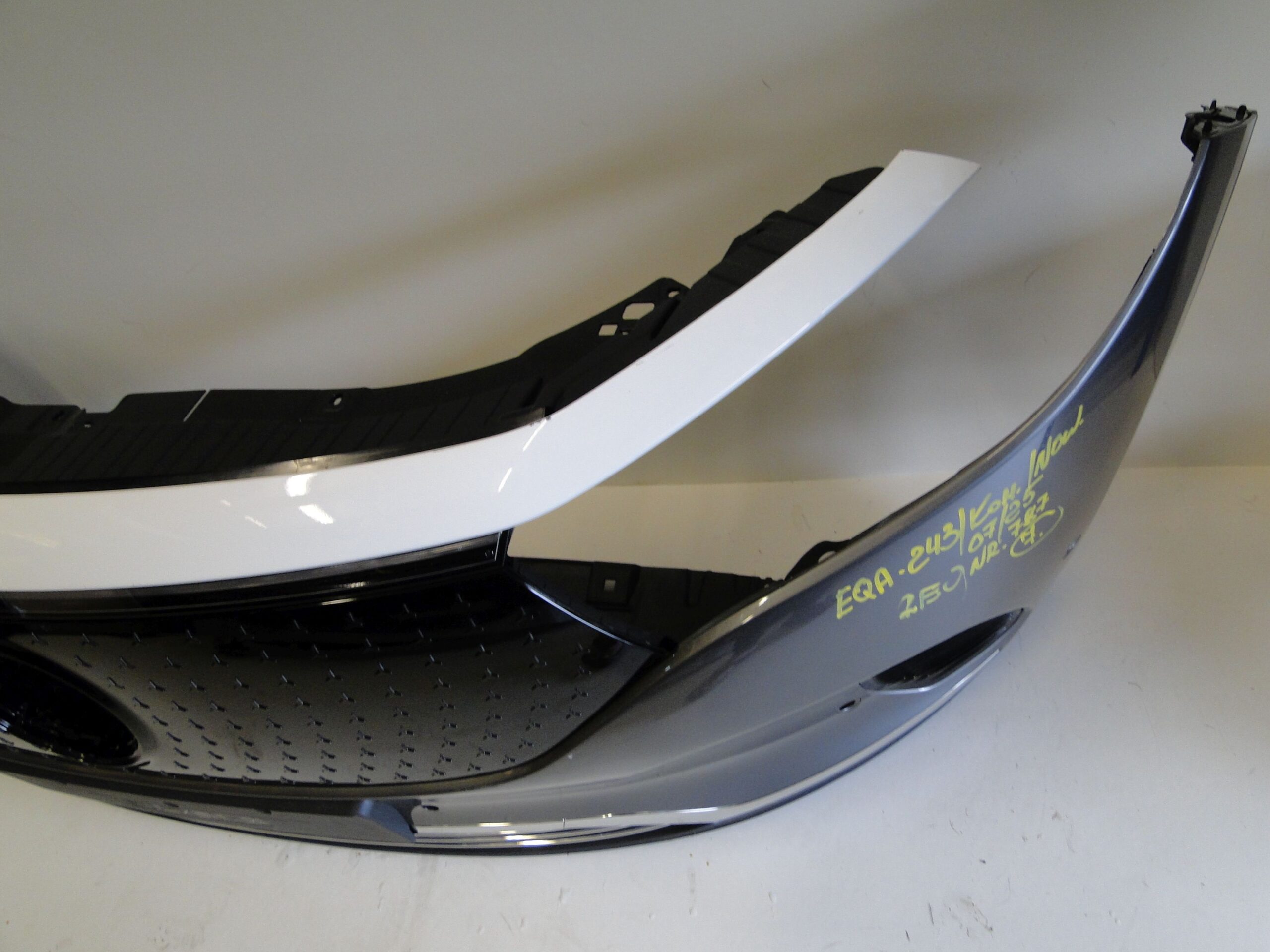 MERCEDES ZDERZAK PRZEDNI GÓRNY CZĘŚĆ GÓRNA EQA H243 243 LIFT - obrazek 6