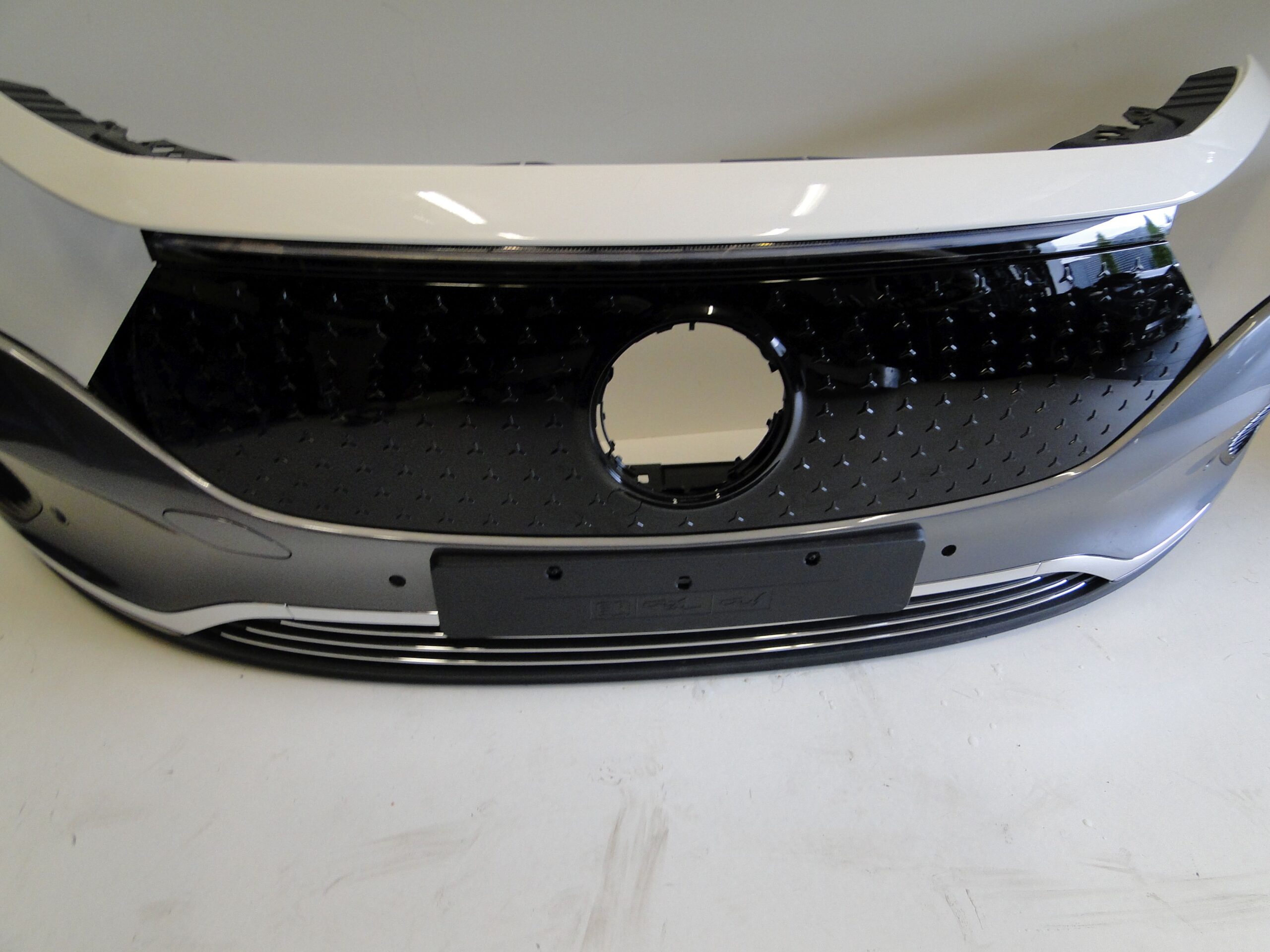 MERCEDES PODKŁADKA POD TABLICĘ REJESTRACYJNĄ EUROPA EQA H243 243 LIFT - obrazek 5