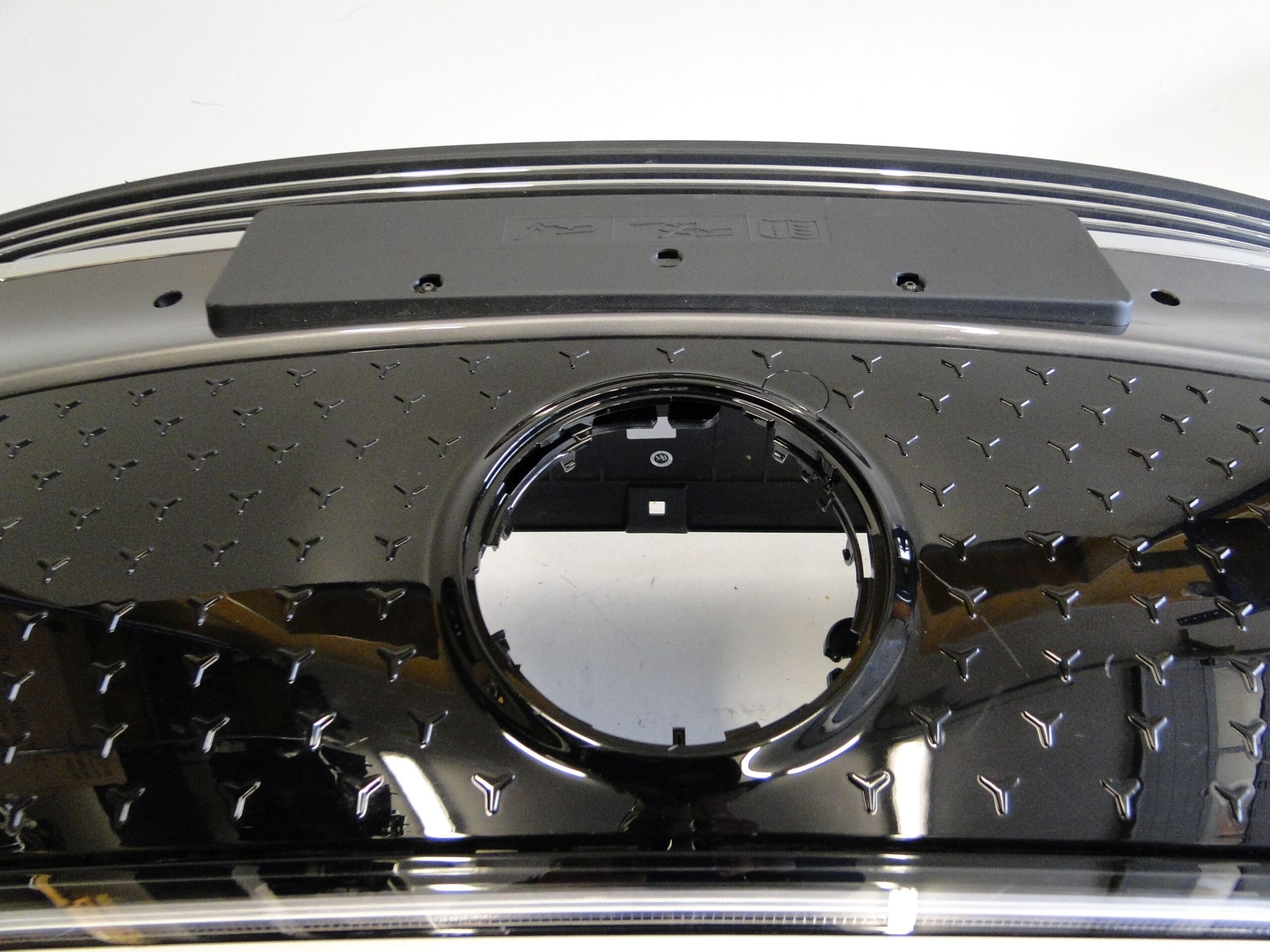 MERCEDES LISTWA ŚRODKOWA CHROM W ZDERZAK PRZEDNI EQA H243 243 LIFT - obrazek 8