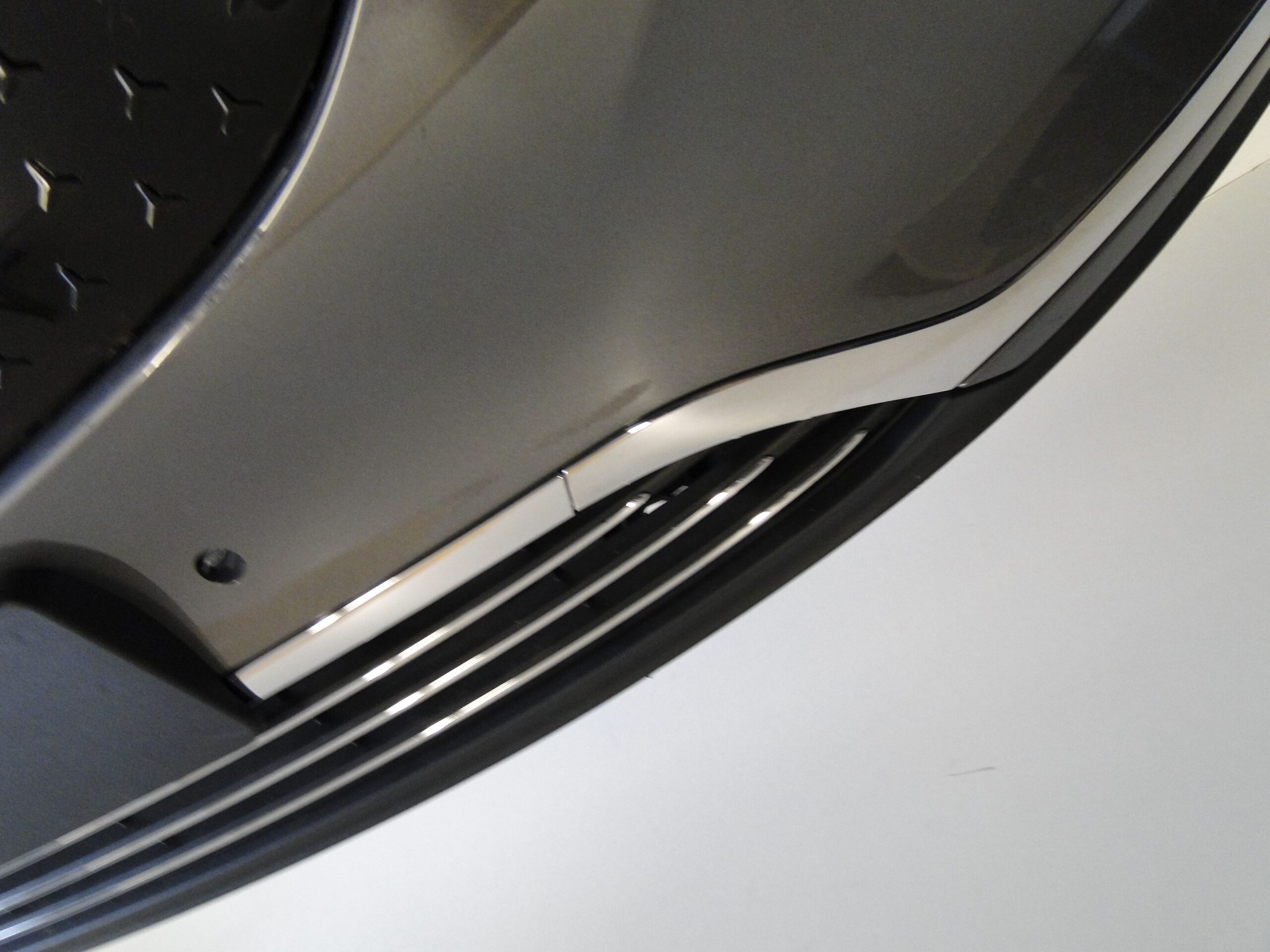 MERCEDES LISTWA ŚRODKOWA CHROM W ZDERZAK PRZEDNI EQA H243 243 LIFT - obrazek 6