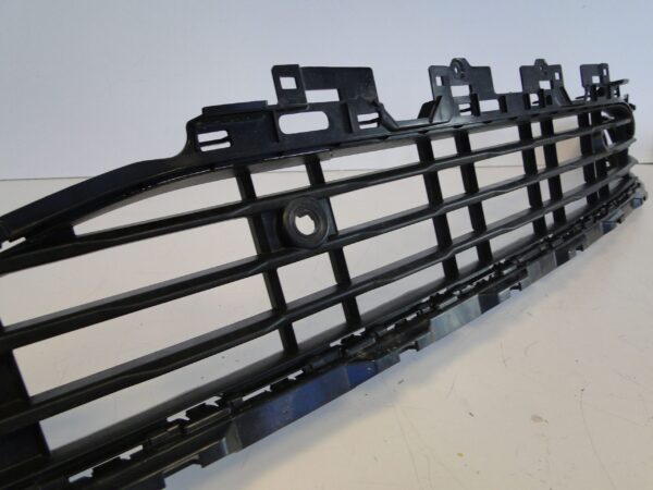 MERCEDES KRATKA ŚRODKOWA W ZDERZAK PRZEDNI AUDI Q4 E-TRON