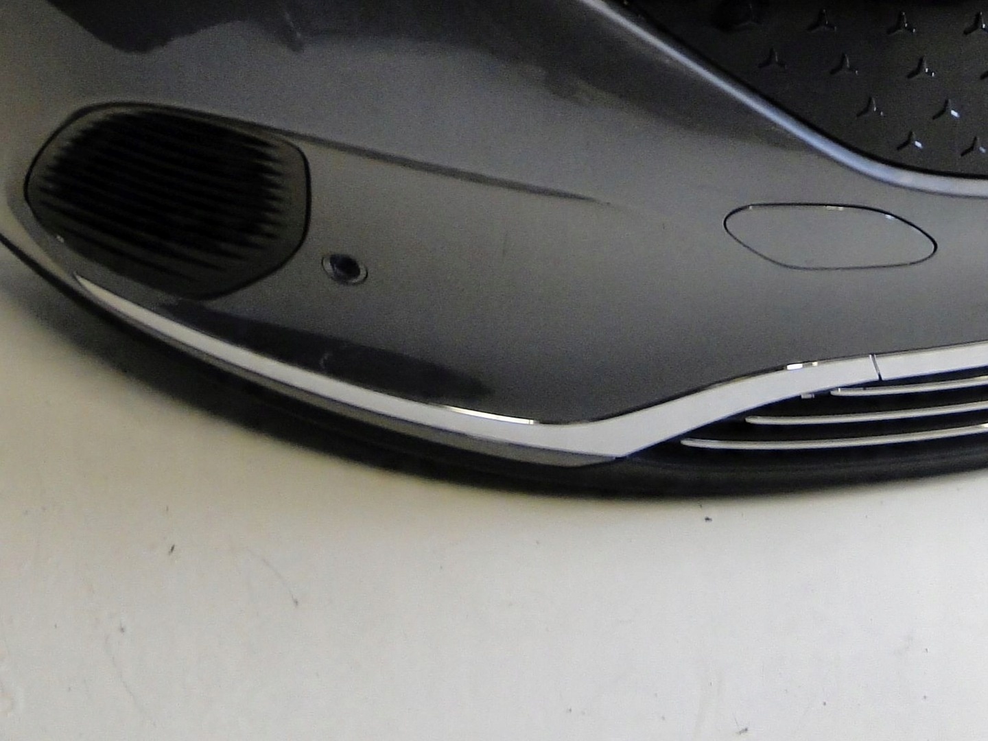 MERCEDES LISTWA ŚRODKOWA CHROM W ZDERZAK PRZEDNI EQA H243 243 LIFT - obrazek 4