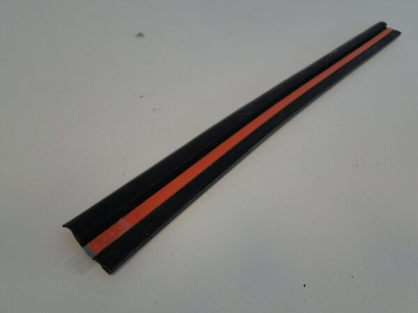 MERCEDES USZCZELKA SZYBY BOCZNEJ A6396730370 VITO VIANO W639