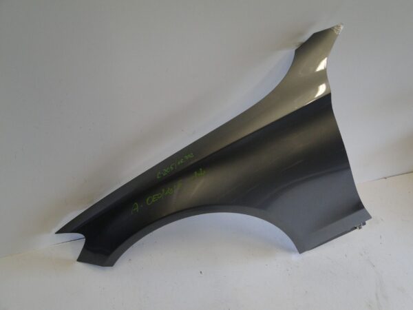 MERCEDES BŁOTNIK PRZEDNI LEWY A2058800118 C KLASA W205 NR792