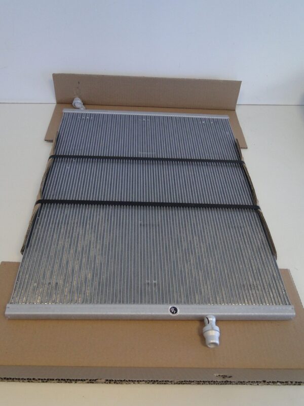 MERCEDES CHŁODNICA NT WODY NISKOTEMPERATUROWA E KLASA 213 W213 238 A238 W238