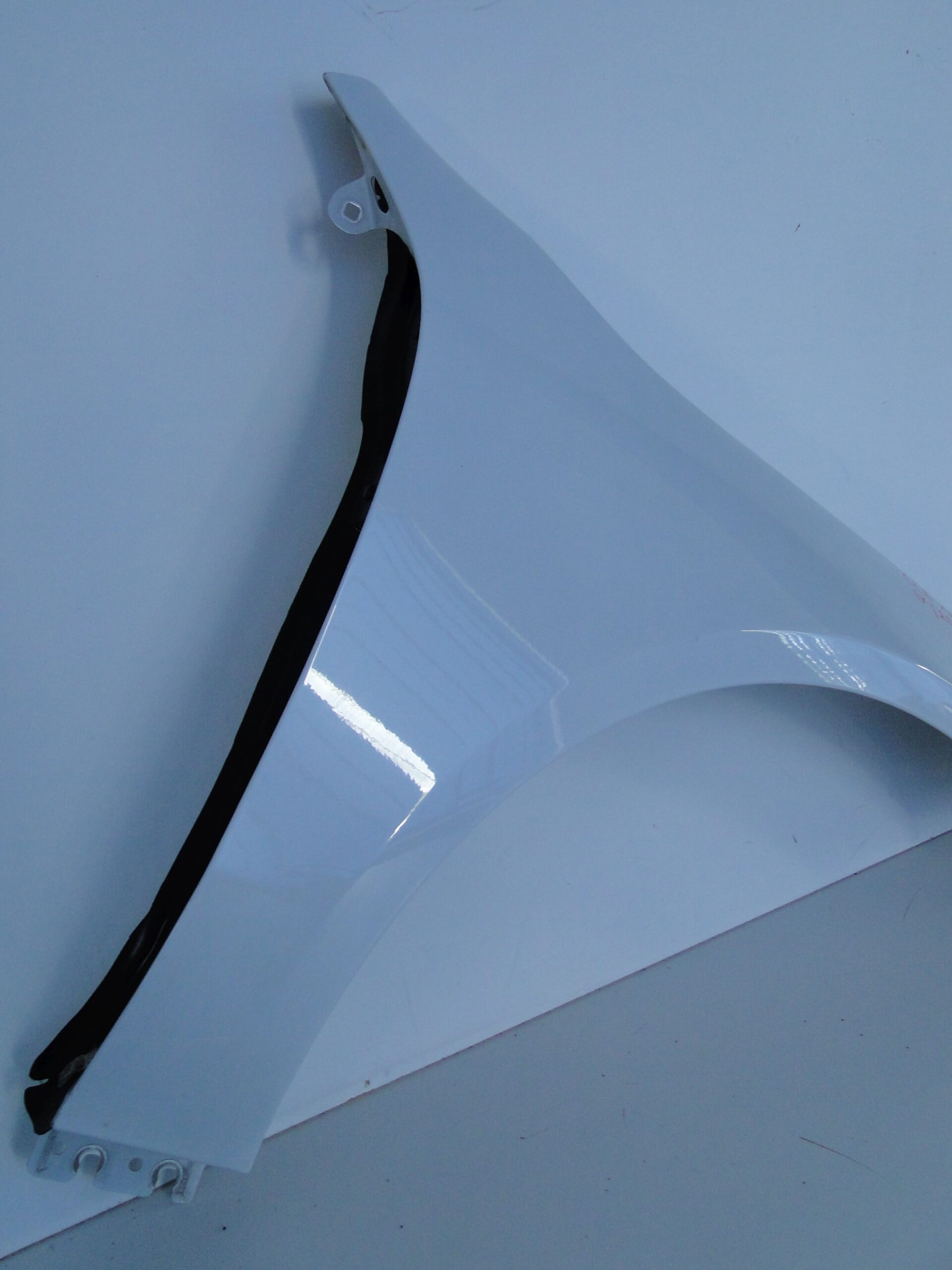 MERCEDES BŁOTNIK PRZEDNI PRAWY BIAŁY 144 CLA 118 C118 X118 W118 - obrazek 6