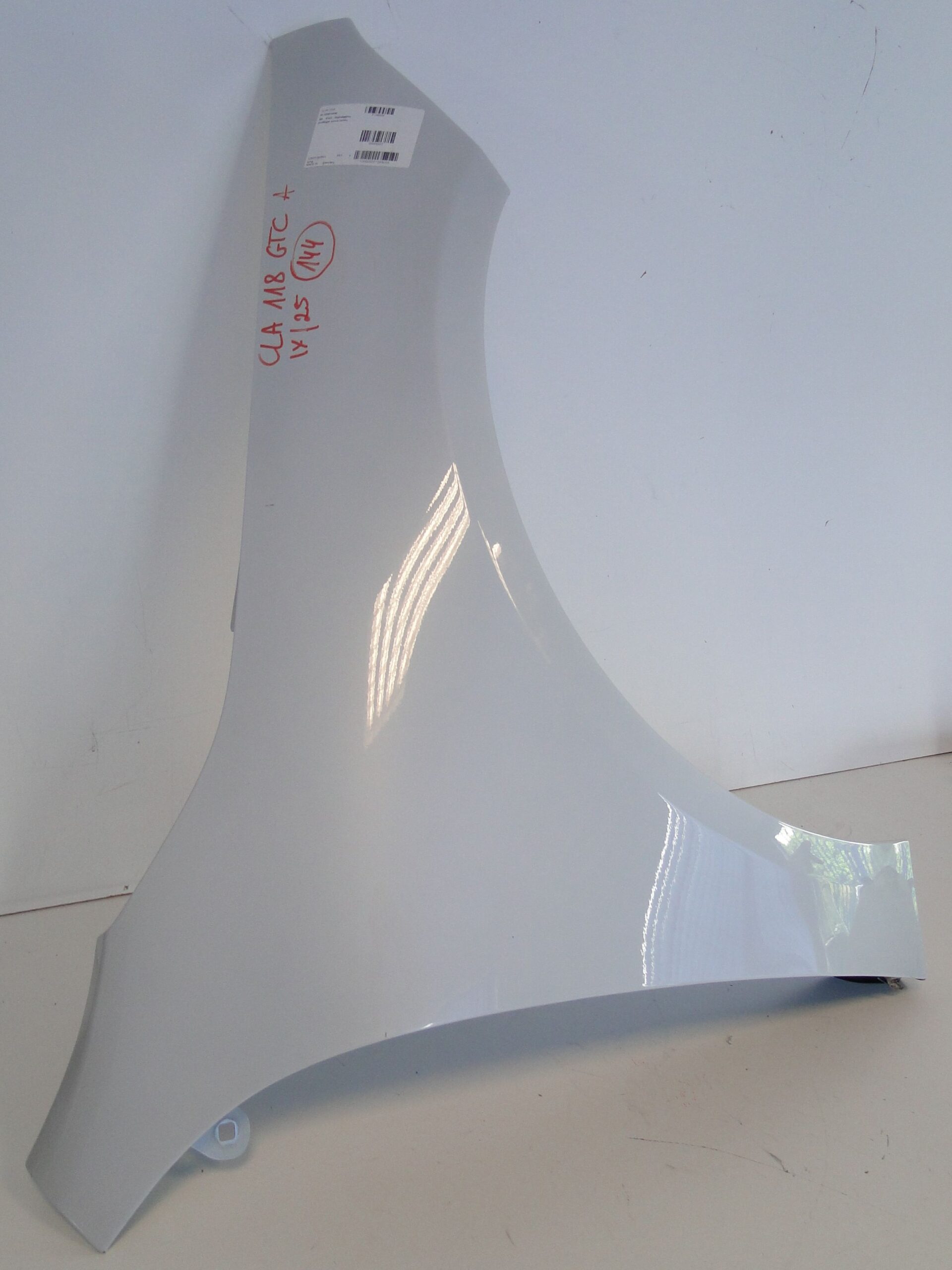 MERCEDES BŁOTNIK PRZEDNI PRAWY BIAŁY 144 CLA 118 C118 X118 W118 - obrazek 3