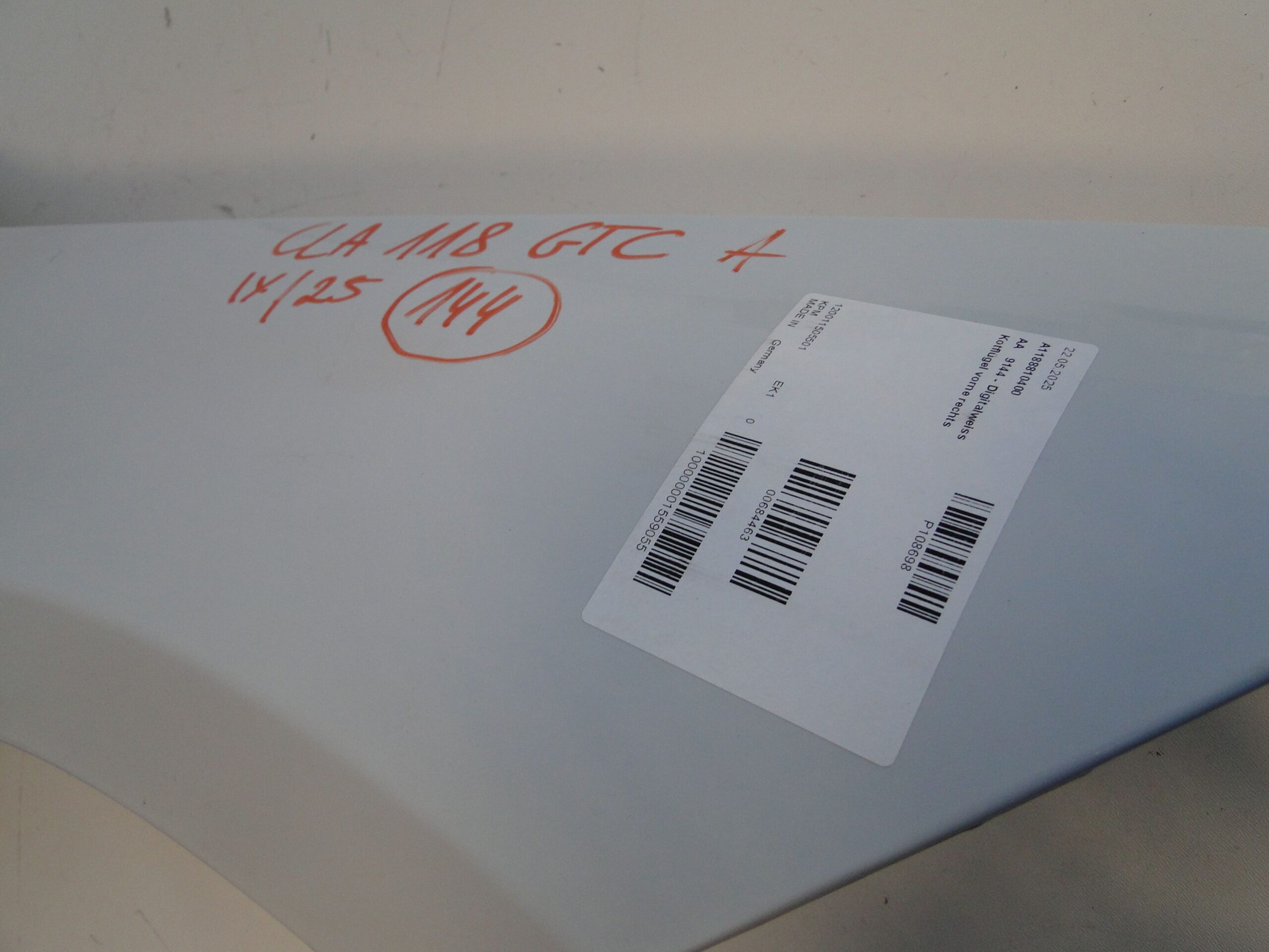 MERCEDES BŁOTNIK PRZEDNI PRAWY BIAŁY 144 CLA 118 C118 X118 W118 - obrazek 10