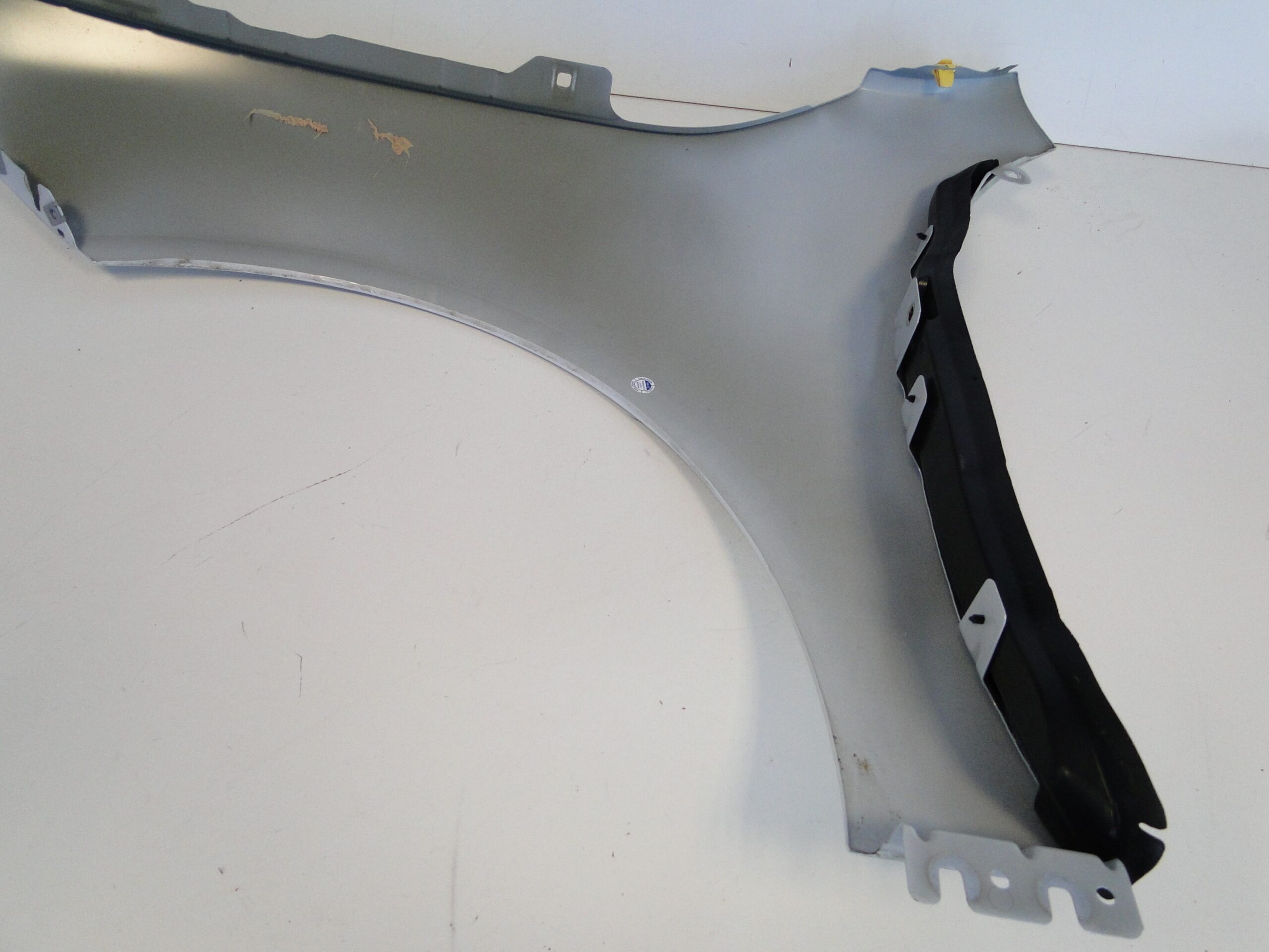 MERCEDES BŁOTNIK PRZEDNI PRAWY BIAŁY 144 CLA 118 C118 X118 W118 - obrazek 14