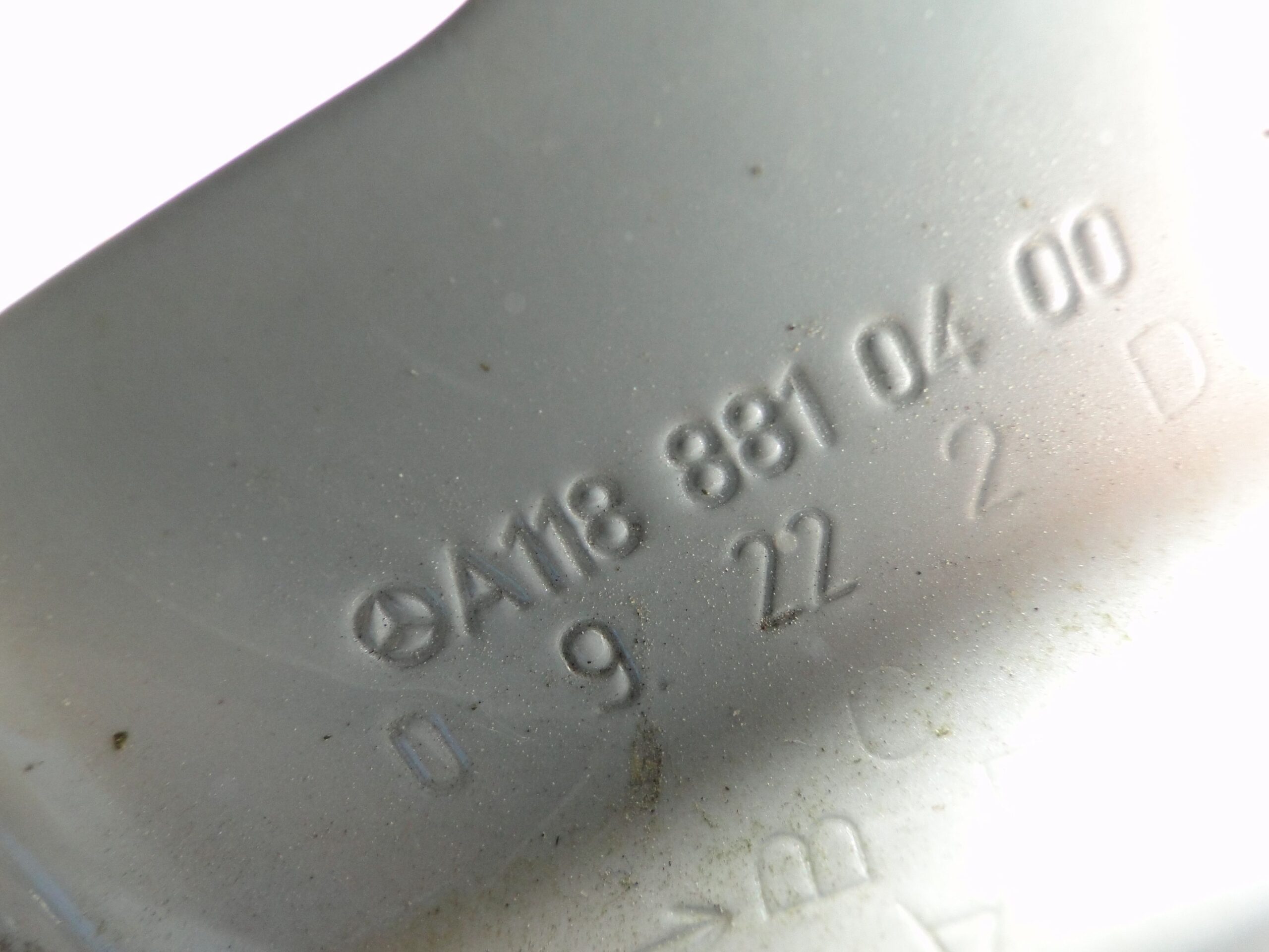 MERCEDES BŁOTNIK PRZEDNI PRAWY BIAŁY 144 CLA 118 C118 X118 W118 - obrazek 16